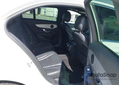 2019 Mercedes-Benz C 300 z USA, uszkodzony, nr VIN 55SWF8DB7KU293692